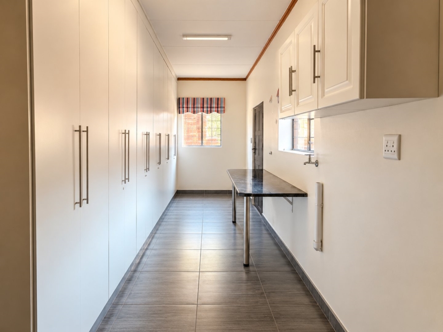 6 Bedroom Property for Sale in Flamwood North West